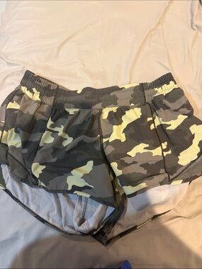 lululemon athletica Women's Camo Athletic Shorts - Olive & Black